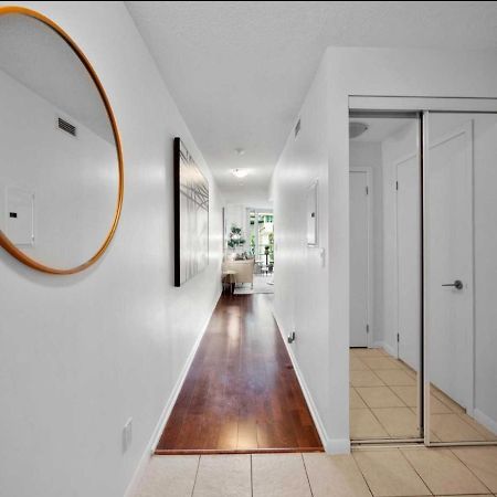 Cn Tower View With Free Parking, Pool, & More Amenities Toronto Exterior photo