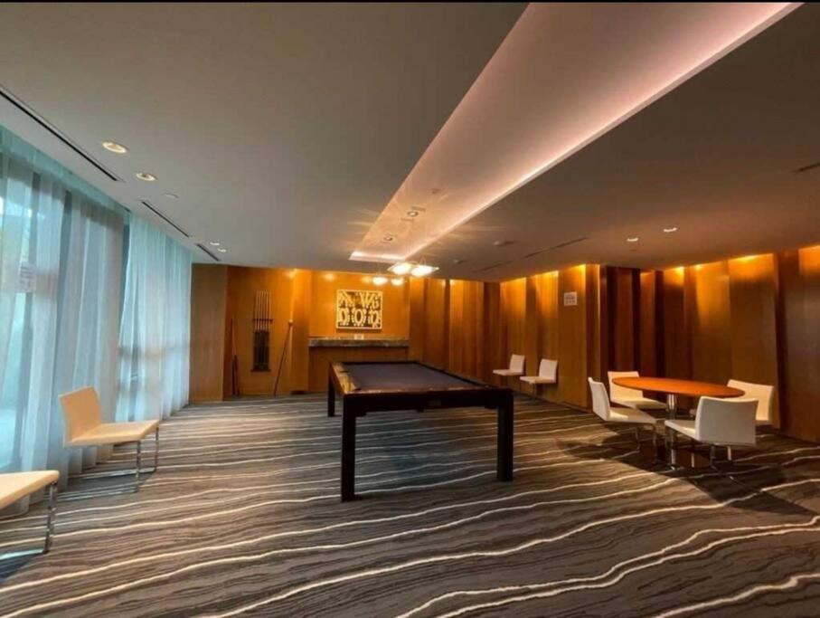 Cn Tower View With Free Parking, Pool, & More Amenities Toronto Exterior photo