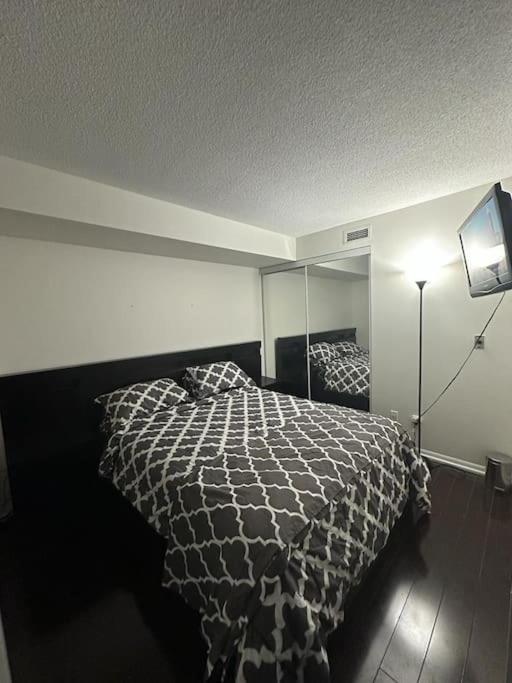 Cn Tower View With Free Parking, Pool, & More Amenities Toronto Exterior photo