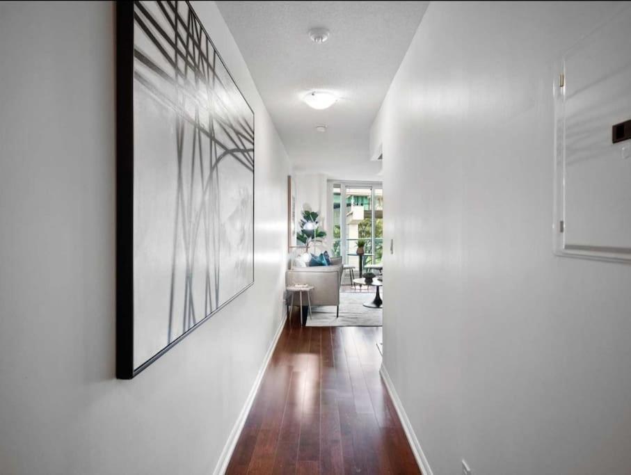 Cn Tower View With Free Parking, Pool, & More Amenities Toronto Exterior photo